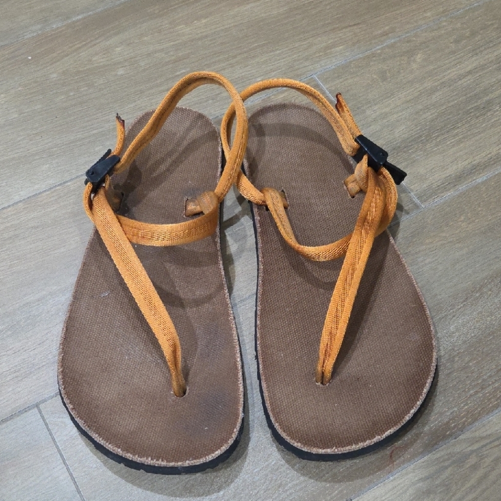 Earth Runners Sandles